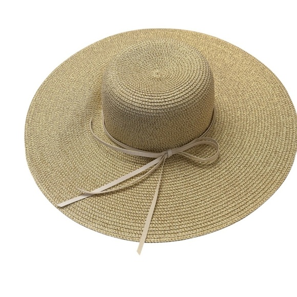Elegant Tan Wide-Brimmed Sun Hat with Golden Hints - Picture 3 of 10